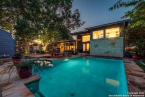 Stunning Modern House w\Private POOL By Airport